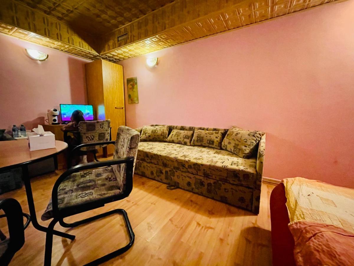 Penzion Tyche Surany Экстерьер фото