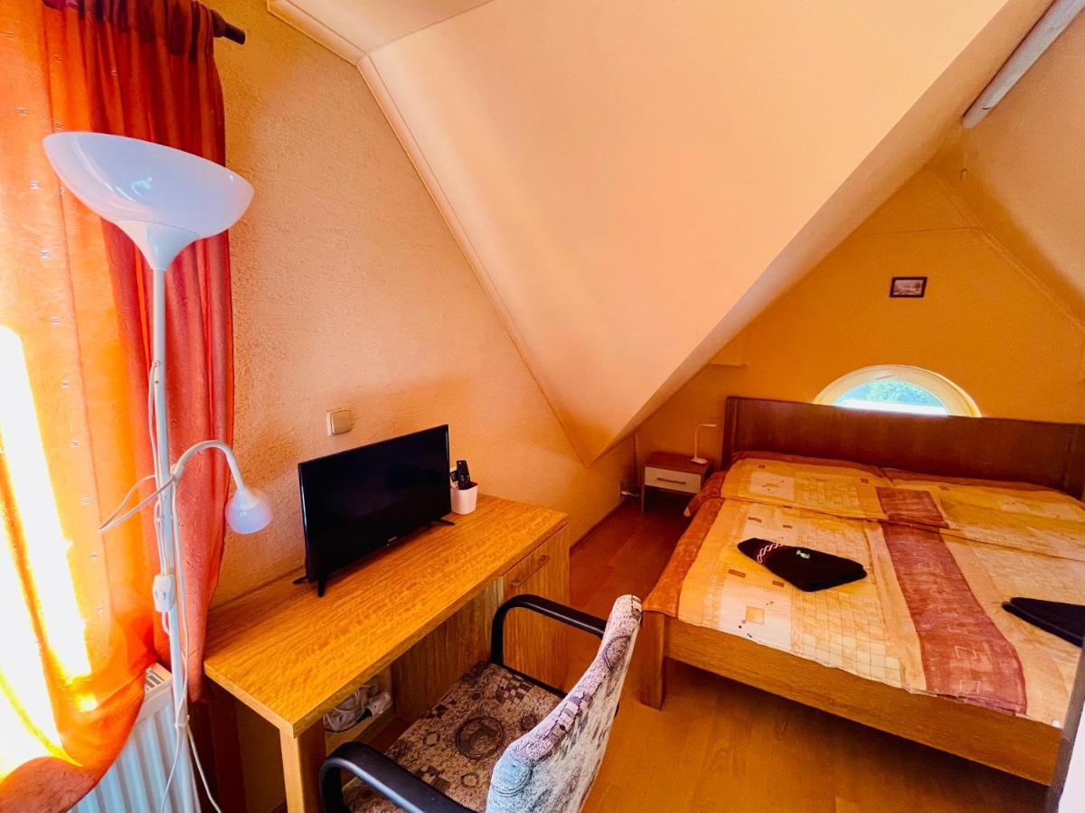 Penzion Tyche Surany Экстерьер фото