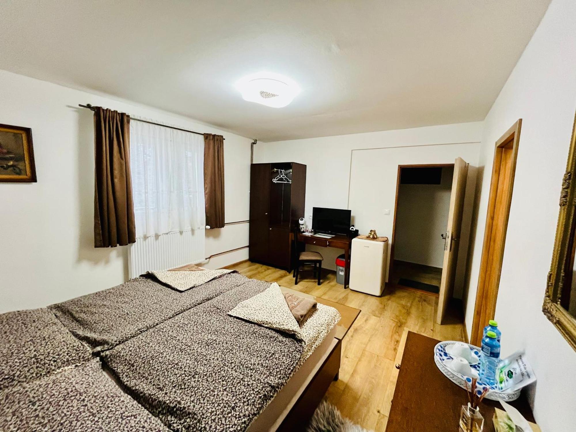 Penzion Tyche Surany Экстерьер фото