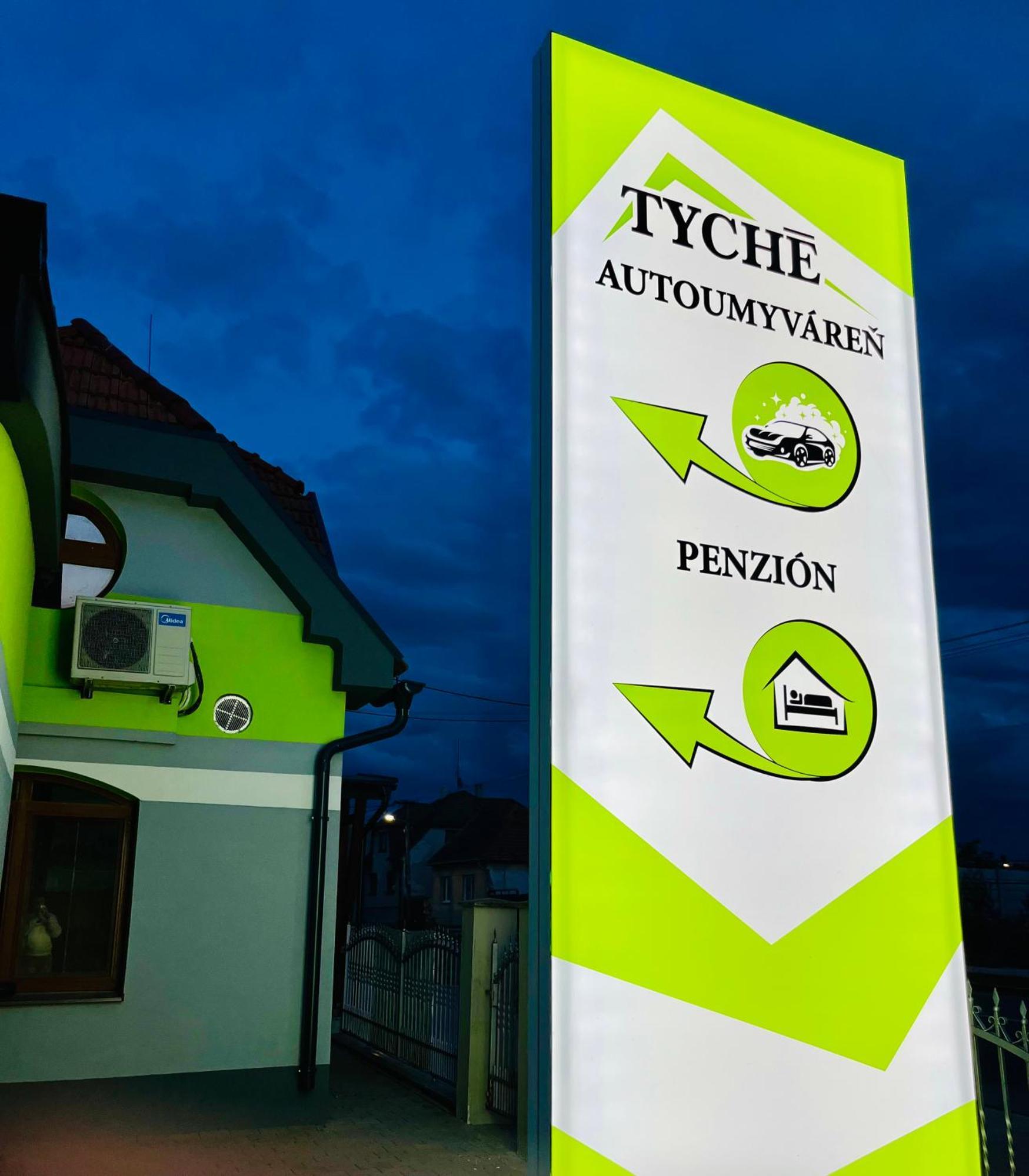 Penzion Tyche Surany Экстерьер фото