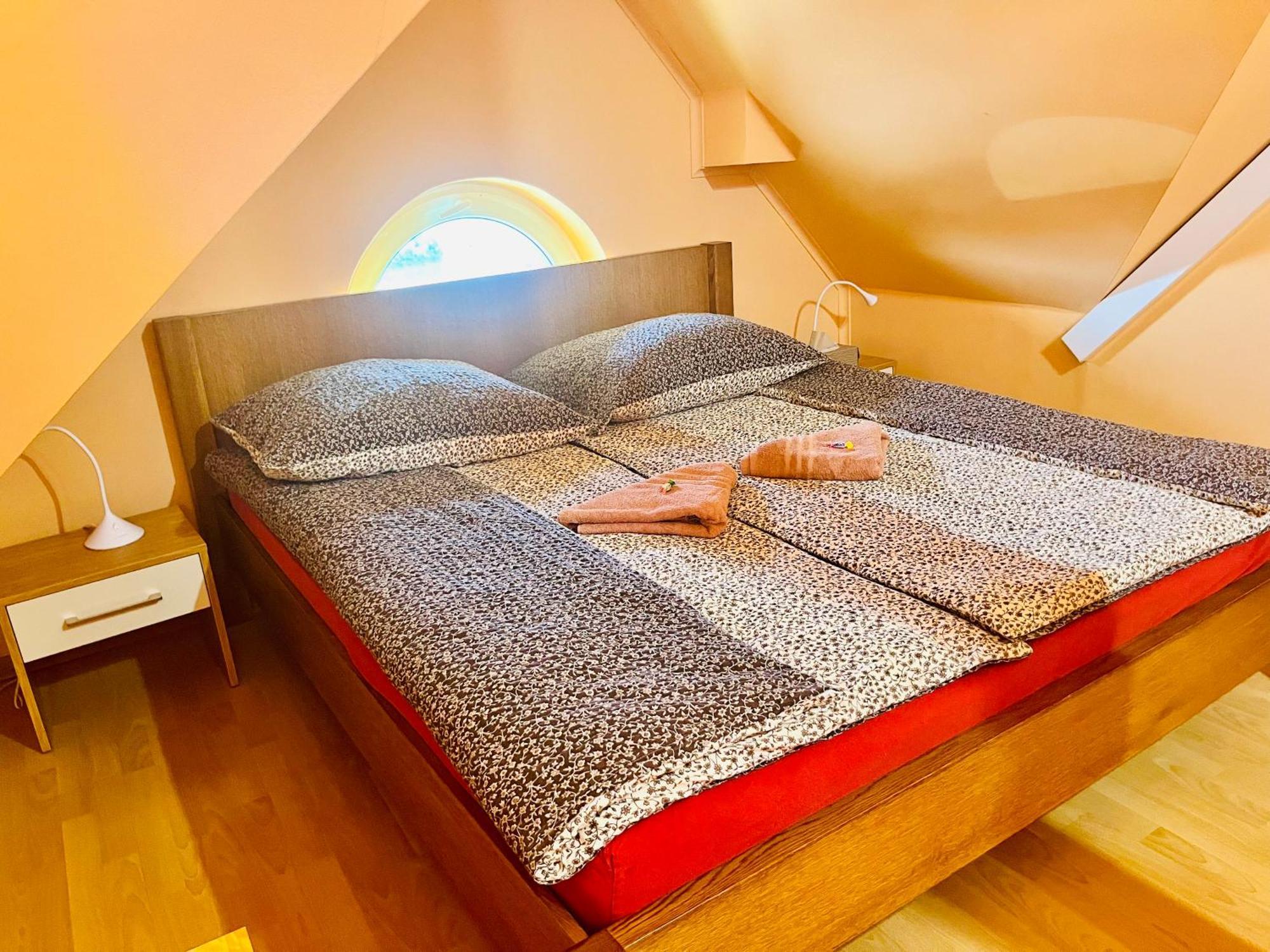 Penzion Tyche Surany Экстерьер фото